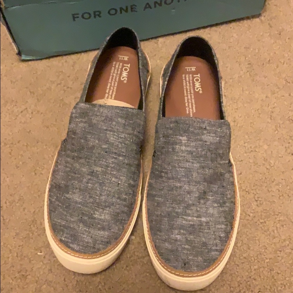 NWT Toms Sunset Slip Ons Women’s 11